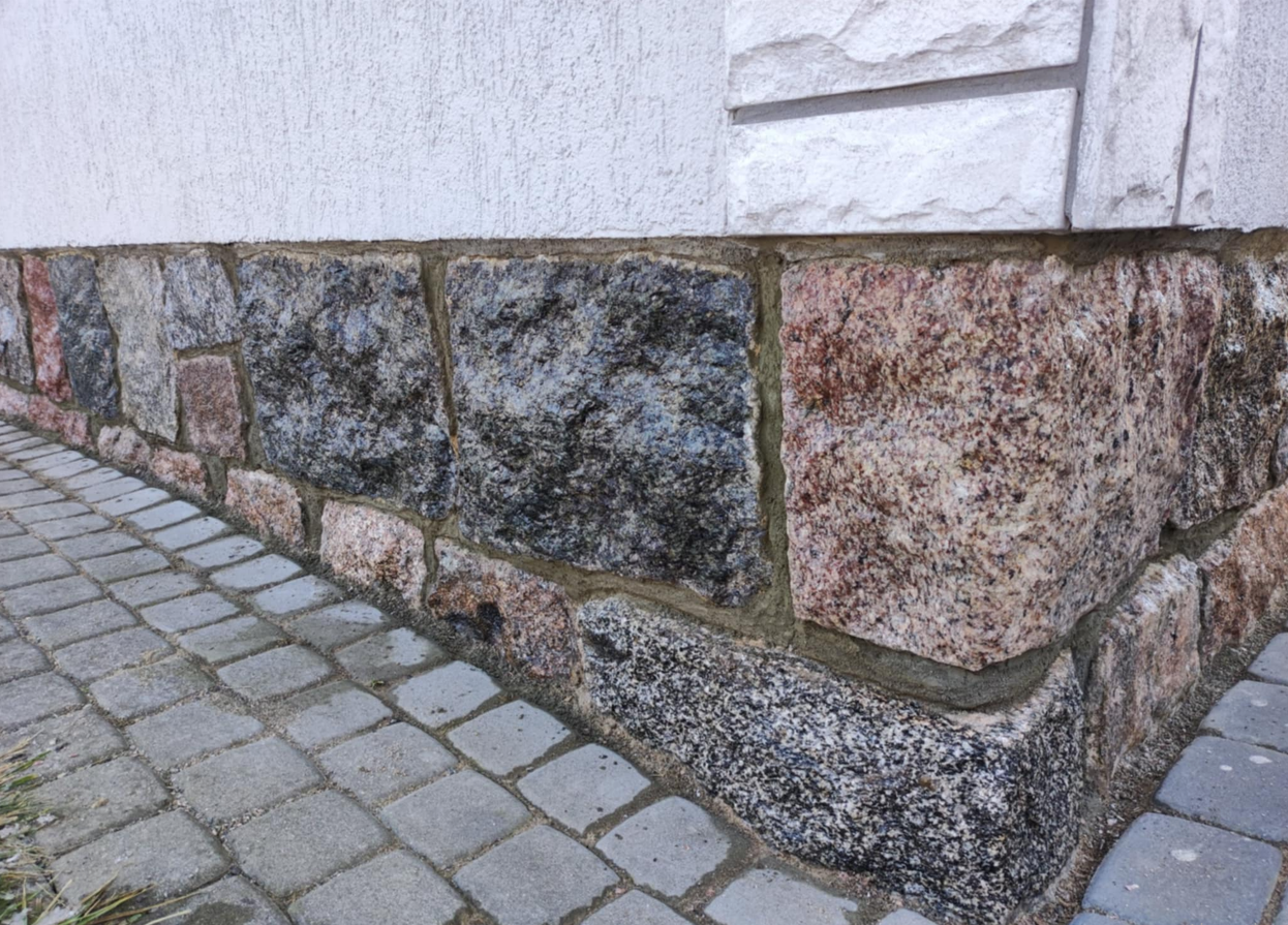 Usługi kamieniarstwa artystycznego Szczytno Oferujemy usługi z kamienia polnego, łupanego i ciętego. Wykonujemy takie usługi jak wjazdy, tarasy, ogrodznia, zabudowa ziemianek, fundamenty itp. Kamieniarstwo Szczytno