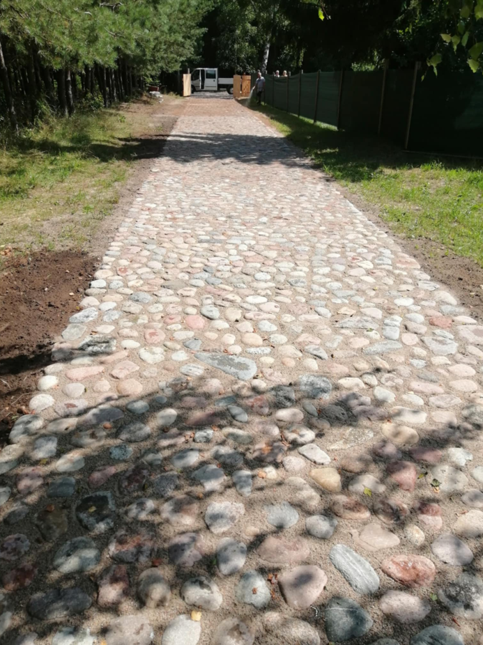 Usługi kamieniarstwa artystycznego Szczytno Oferujemy usługi z kamienia polnego, łupanego i ciętego. Wykonujemy takie usługi jak wjazdy, tarasy, ogrodznia, zabudowa ziemianek, fundamenty itp. Kamieniarstwo Szczytno