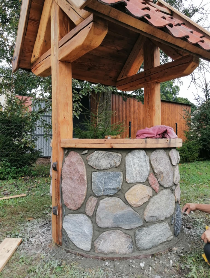 Usługi kamieniarstwa artystycznego Szczytno Oferujemy usługi z kamienia polnego, łupanego i ciętego. Wykonujemy takie usługi jak wjazdy, tarasy, ogrodznia, zabudowa ziemianek, fundamenty itp. Kamieniarstwo Szczytno