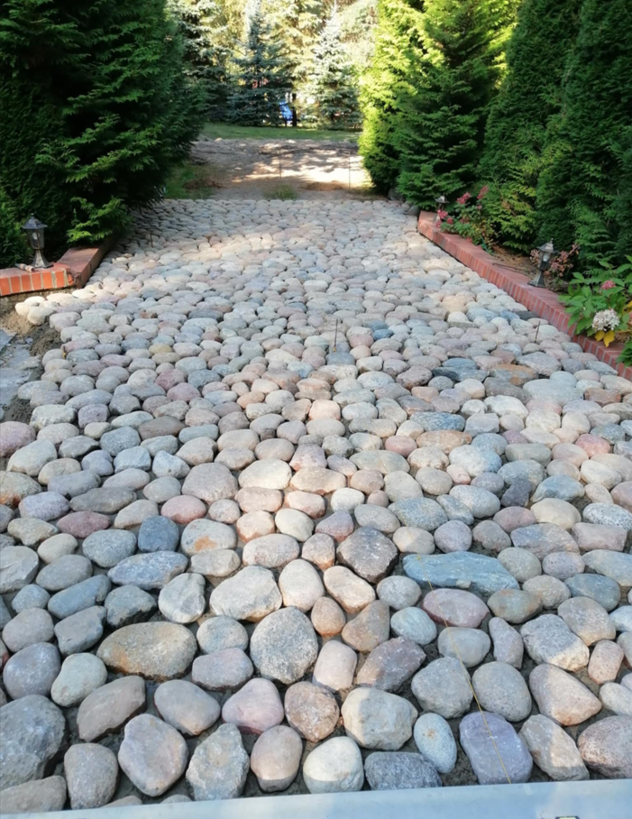 Usługi kamieniarstwa artystycznego Szczytno Oferujemy usługi z kamienia polnego, łupanego i ciętego. Wykonujemy takie usługi jak wjazdy, tarasy, ogrodznia, zabudowa ziemianek, fundamenty itp. Kamieniarstwo Szczytno