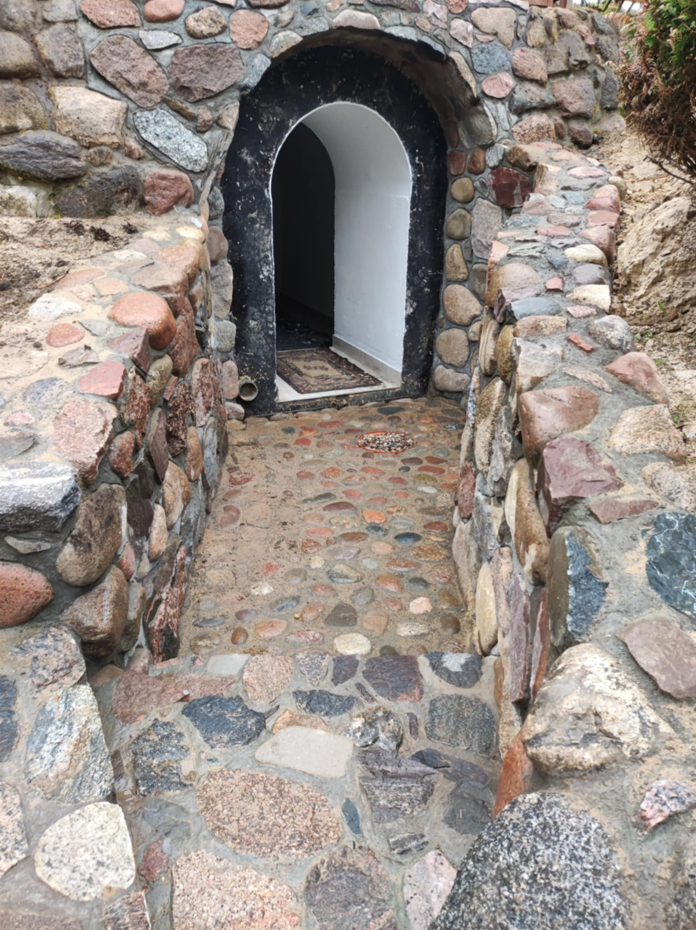 Usługi kamieniarstwa artystycznego Szczytno Oferujemy usługi z kamienia polnego, łupanego i ciętego. Wykonujemy takie usługi jak wjazdy, tarasy, ogrodznia, zabudowa ziemianek, fundamenty itp.