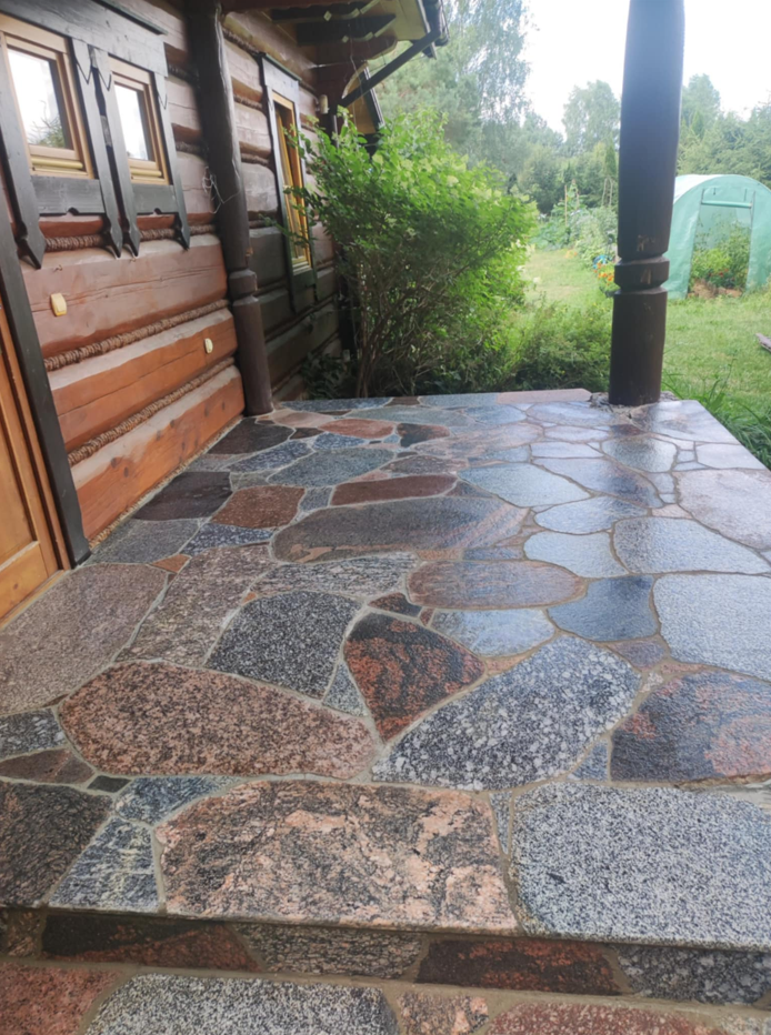 Usługi kamieniarstwa artystycznego Szczytno Oferujemy usługi z kamienia polnego, łupanego i ciętego. Wykonujemy takie usługi jak wjazdy, tarasy, ogrodznia, zabudowa ziemianek, fundamenty itp.