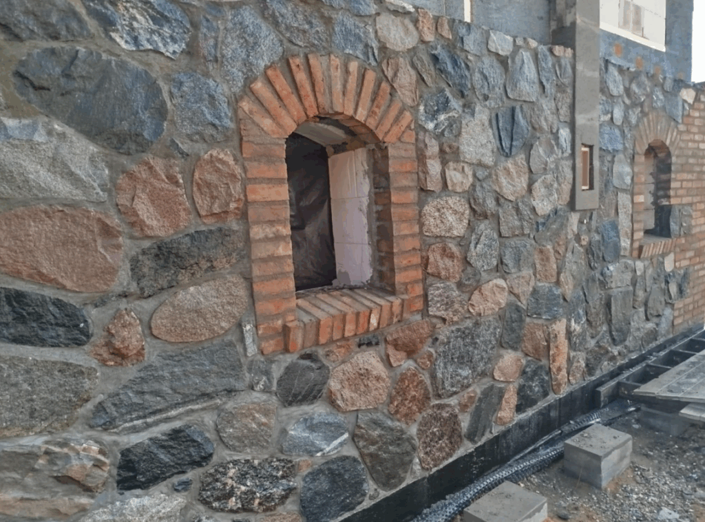 Usługi kamieniarstwa artystycznego Szczytno Oferujemy usługi z kamienia polnego, łupanego i ciętego. Wykonujemy takie usługi jak wjazdy, tarasy, ogrodznia, zabudowa ziemianek, fundamenty itp.