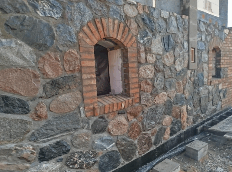 Usługi kamieniarstwa artystycznego Szczytno Oferujemy usługi z kamienia polnego, łupanego i ciętego. Wykonujemy takie usługi jak wjazdy, tarasy, ogrodznia, zabudowa ziemianek, fundamenty itp.