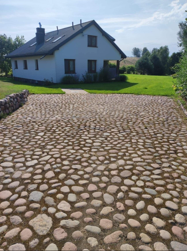 Usługi kamieniarstwa artystycznego Szczytno Oferujemy usługi z kamienia polnego, łupanego i ciętego. Wykonujemy takie usługi jak wjazdy, tarasy, ogrodznia, zabudowa ziemianek, fundamenty itp.