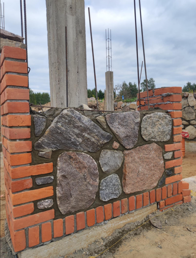 Usługi kamieniarstwa artystycznego Szczytno Oferujemy usługi z kamienia polnego, łupanego i ciętego. Wykonujemy takie usługi jak wjazdy, tarasy, ogrodznia, zabudowa ziemianek, fundamenty itp.