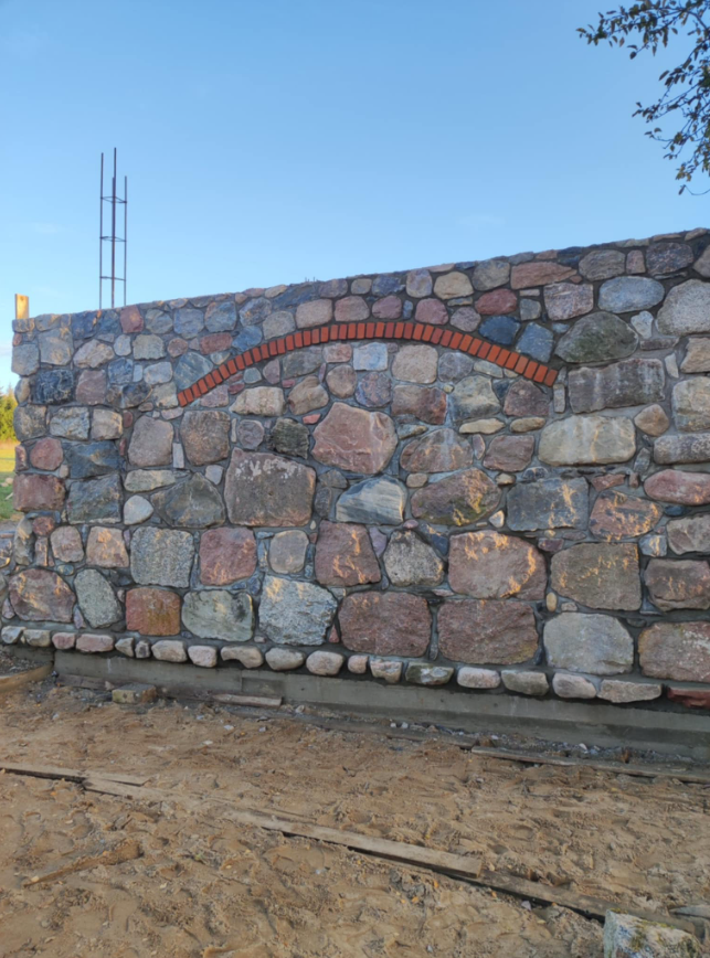 Usługi kamieniarstwa artystycznego Szczytno Oferujemy usługi z kamienia polnego, łupanego i ciętego. Wykonujemy takie usługi jak wjazdy, tarasy, ogrodznia, zabudowa ziemianek, fundamenty itp. Kamieniarstwo Szczytno