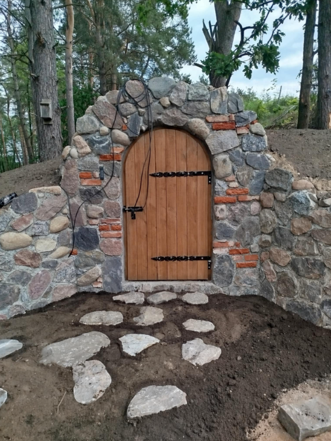 Usługi kamieniarstwa artystycznego Szczytno Oferujemy usługi z kamienia polnego, łupanego i ciętego. Wykonujemy takie usługi jak wjazdy, tarasy, ogrodznia, zabudowa ziemianek, fundamenty itp. Kamieniarstwo Szczytno