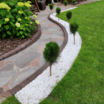 Usługi kamieniarstwa artystycznego Szczytno Oferujemy usługi z kamienia polnego, łupanego i ciętego. Wykonujemy takie usługi jak wjazdy, tarasy, ogrodznia, zabudowa ziemianek, fundamenty itp.